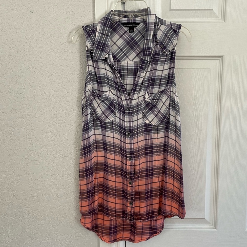 Ombre Rock & Republic sleeveless plaid button up with stud detail size small